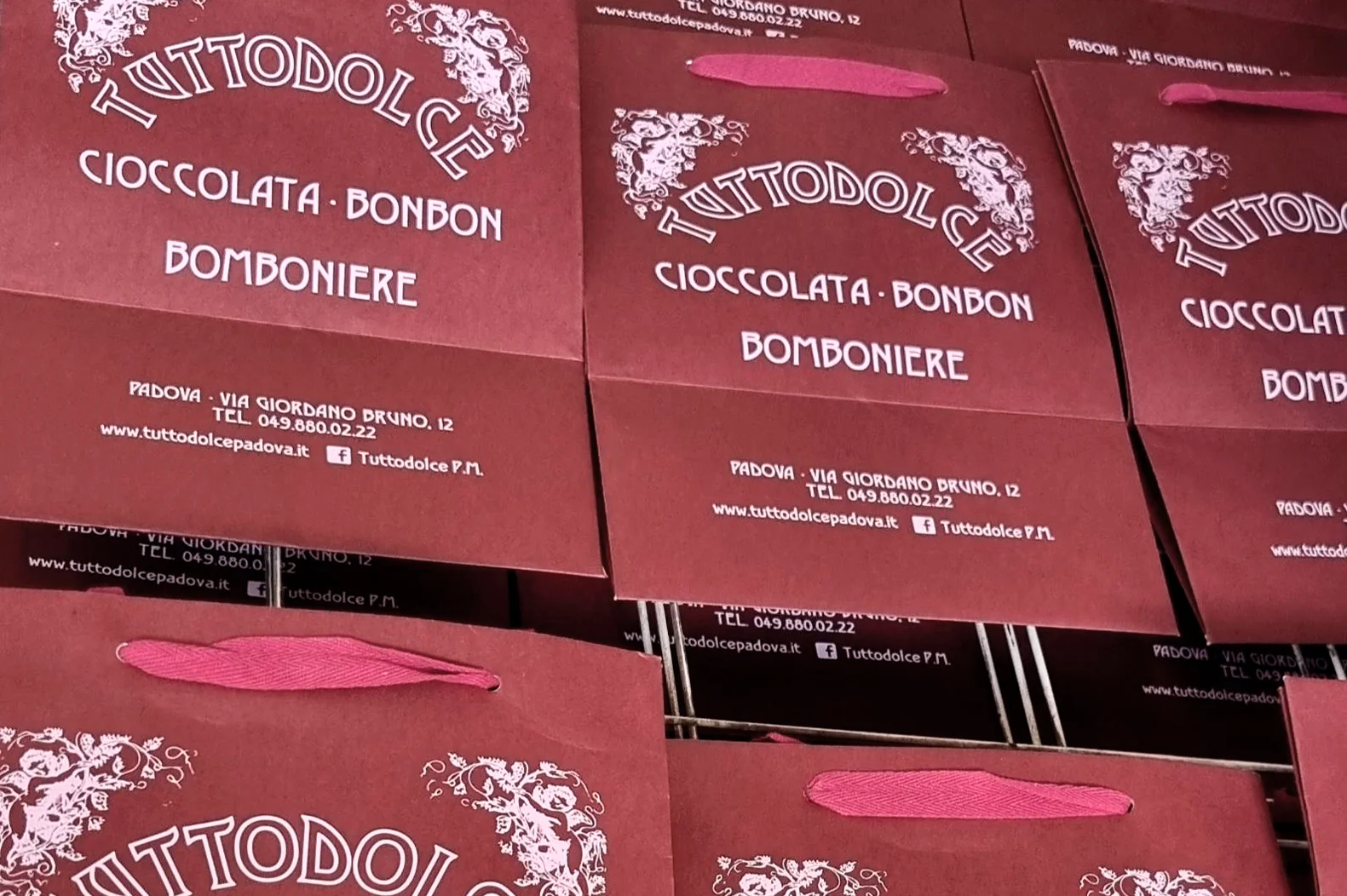 Novotech grafiche - Espositori gadget allestimenti - Stampa shopper bag di carta