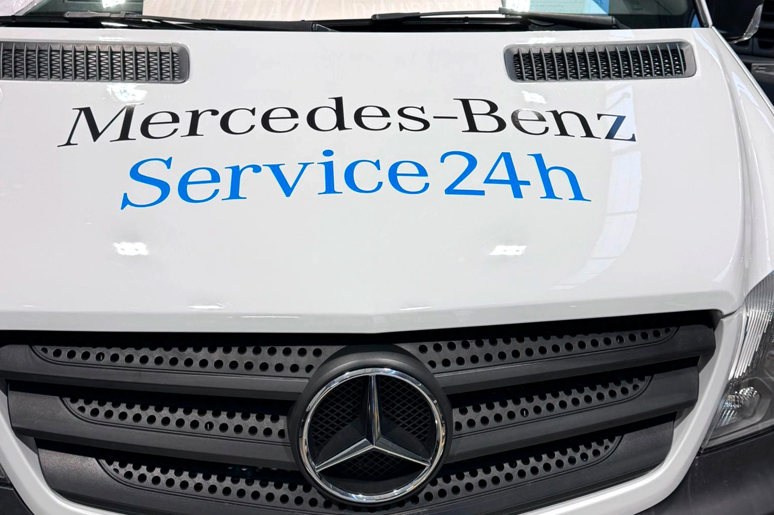 Novotech grafiche - Adesivi personalizzati decorazione automezzi - Personalizzazione car wrapping