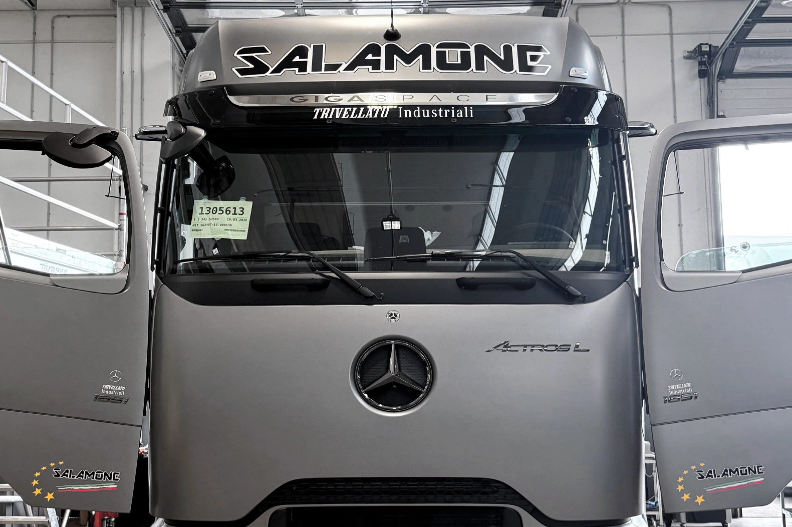 Novotech grafiche - Adesivi personalizzati decorazione automezzi - Etichette resinate - Adesivi flotta aziendale