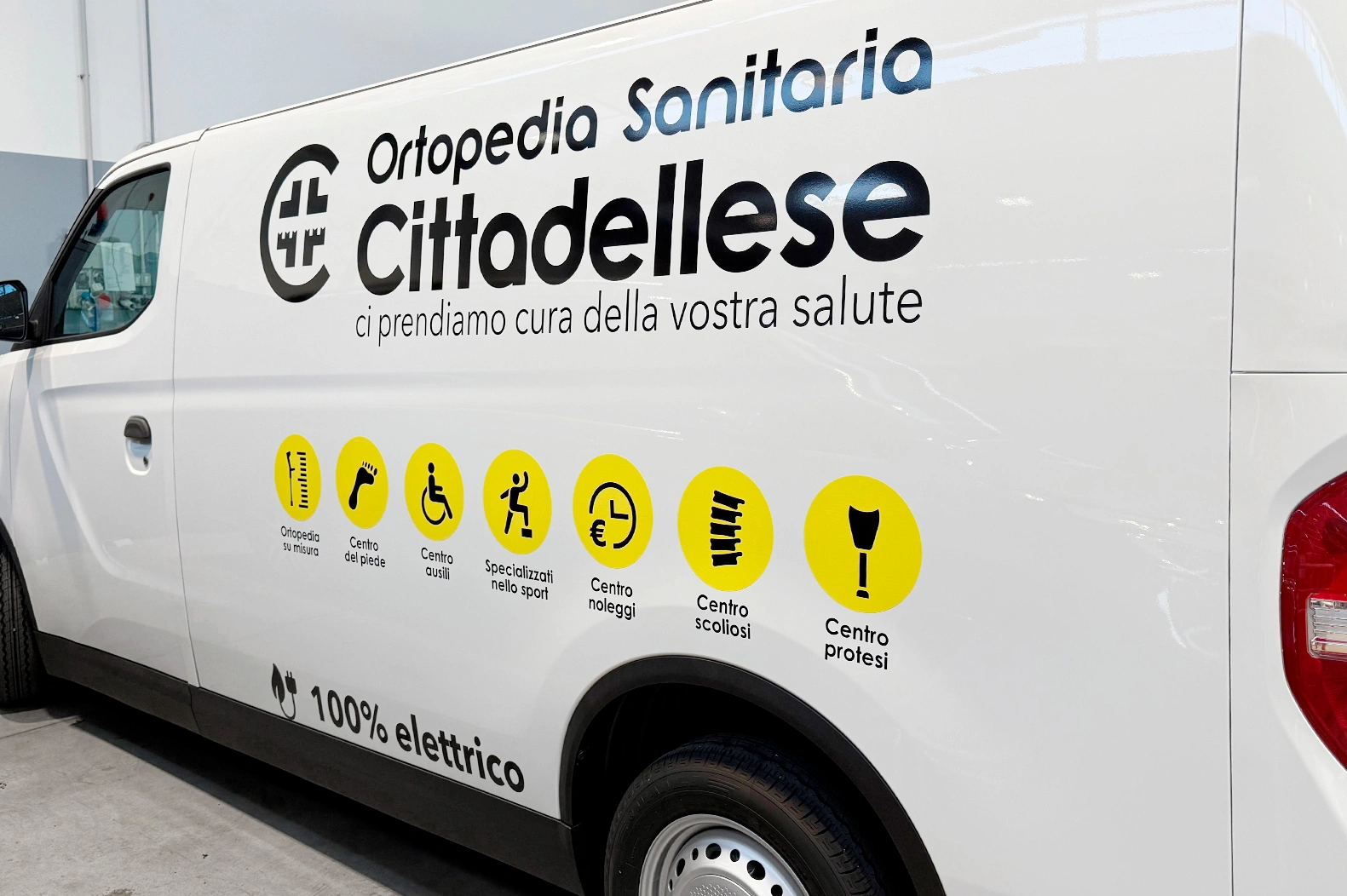 Novotech grafiche - Adesivi personalizzati decorazione automezzi - Etichette resinate - Adesivi furgoni
