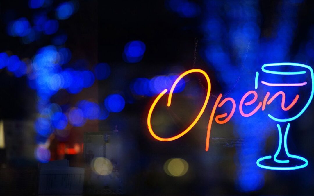 Insegne luminose personalizzate: perché sceglierle per la tua attività